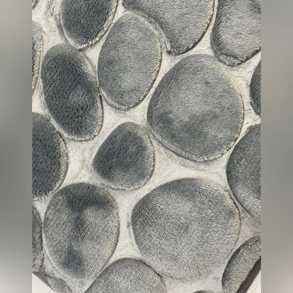 NEW BATHROOM RUG GREY COLOR